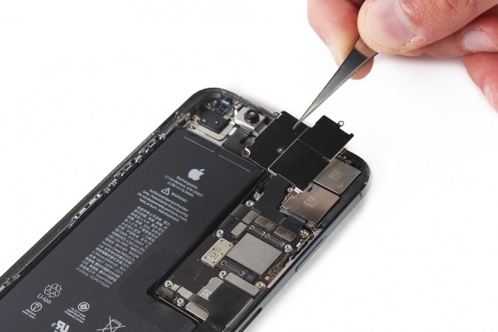 تعویض دوربین عقب آیفون 11 پرو مکس