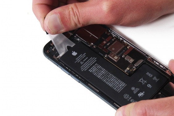 تعویض باتری آیفون 11 پرو