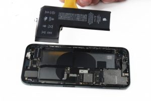 تعویض باتری آیفون 11 پرو