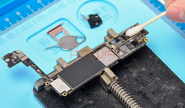 iPhone 7 Black Screen Repair - Logic Board Solution