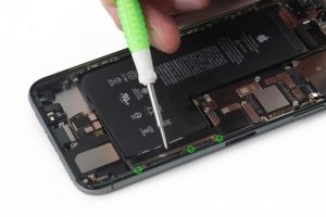 جدا سازی کانکتور شارژینگ آیفون 11 پرو مکس