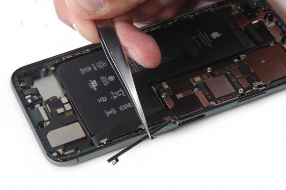 جدا سازی کانکتور شارژینگ آیفون 11 پرو مکس