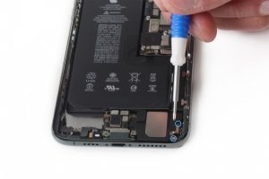 جدا سازی کانکتور شارژینگ آیفون 11 پرو مکس