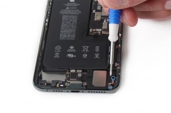 جدا سازی کانکتور شارژینگ آیفون 11 پرو مکس