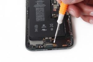 جدا سازی کانکتور شارژینگ آیفون 11 پرو مکس