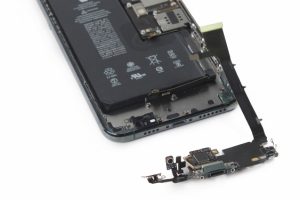 جدا سازی کانکتور شارژینگ آیفون 11 پرو مکس