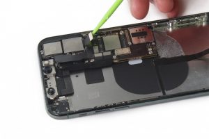 جدا سازی شاسی گوشی آیفون 11 پرو مکس