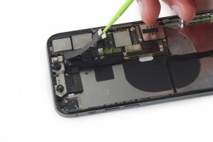 جدا سازی شاسی گوشی آیفون 11 پرو مکس