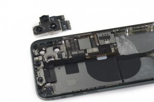 جدا سازی شاسی گوشی آیفون 11 پرو مکس