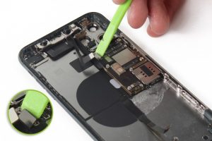 جدا سازی شاسی گوشی آیفون 11 پرو مکس
