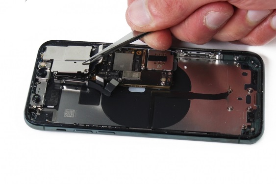 تعویض شاسی آیفون 11 پرو