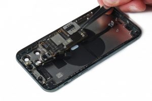 تعویض شاسی آیفون 11 پرو