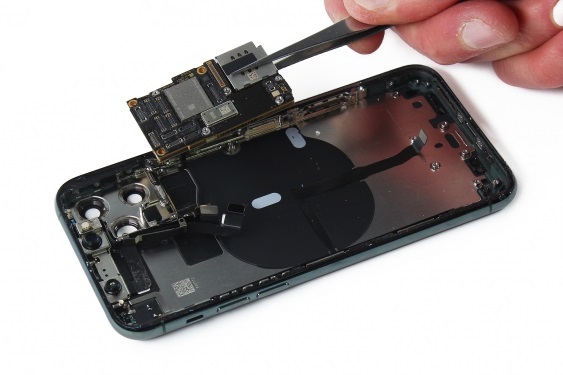 تعویض شاسی آیفون 11 پرو