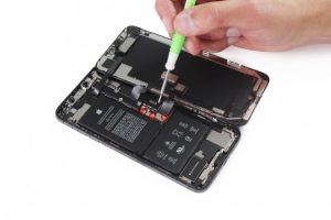 کالبد شکافی آیفون XS max