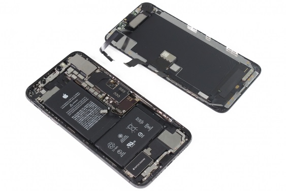 کالبد شکافی آیفون XS max