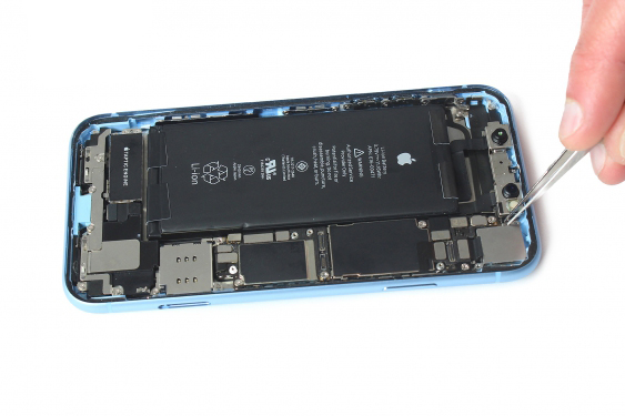 تعویض دوربین عقب گوشی آیفون XR