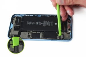 تعویض دوربین عقب گوشی آیفون XR