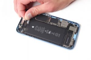 تعویض باتری آیفون XR