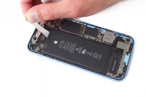 تعویض باتری آیفون XR
