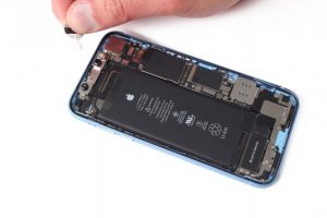 تعویض باتری آیفون XR