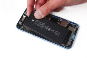 تعویض باتری آیفون XR
