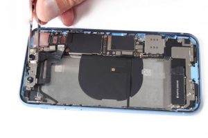 تعویض دوربین جلو آیفون XR