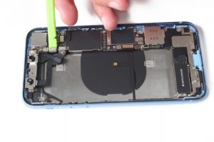 تعویض دوربین جلو آیفون XR