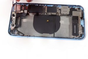 تعویض دوربین جلو آیفون XR