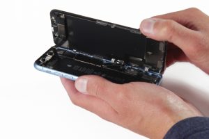 کالبد شکافی آیفون XR