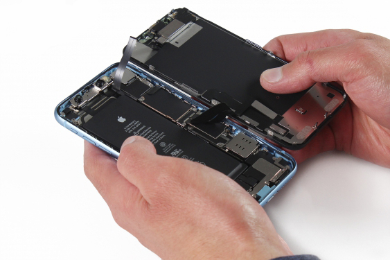 کالبد شکافی آیفون XR