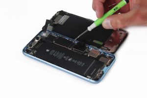 کالبد شکافی آیفون XR