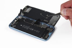 کالبد شکافی آیفون XR