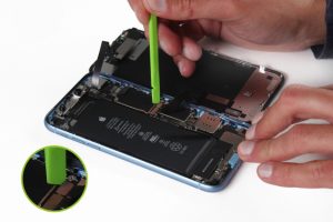 کالبد شکافی آیفون XR