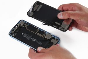 کالبد شکافی آیفون XR