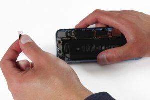 کالبد شکافی آیفون XR