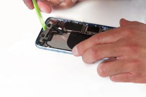 کالبد شکافی آیفون XR