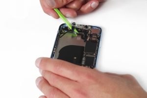 کالبد شکافی آیفون XR