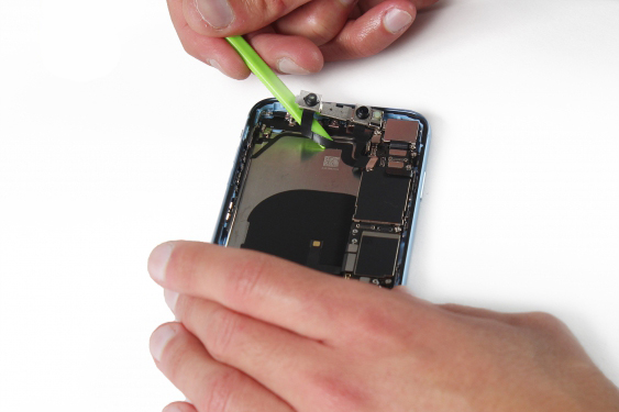 کالبد شکافی آیفون XR