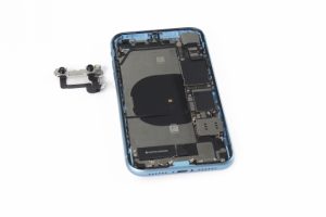 کالبد شکافی آیفون XR