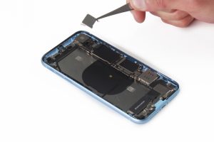 کالبد شکافی آیفون XR