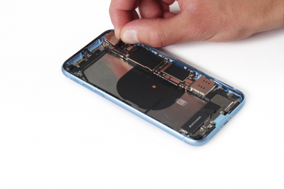 کالبد شکافی آیفون XR