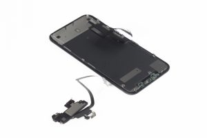 کالبد شکافی آیفون XR