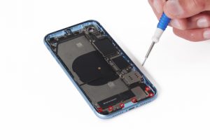 کالبد شکافی آیفون XR