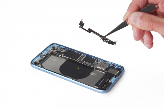 کالبد شکافی آیفون XR