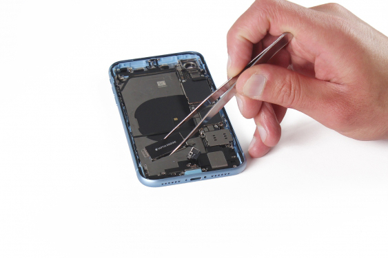 کالبد شکافی آیفون XR