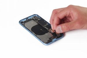 کالبد شکافی آیفون XR