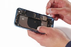 کالبد شکافی آیفون XR