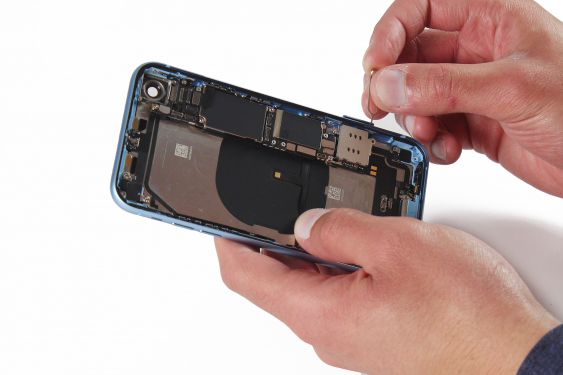 کالبد شکافی آیفون XR