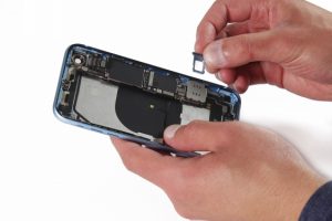 کالبد شکافی آیفون XR