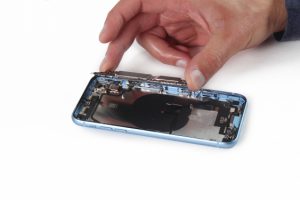 کالبد شکافی آیفون XR